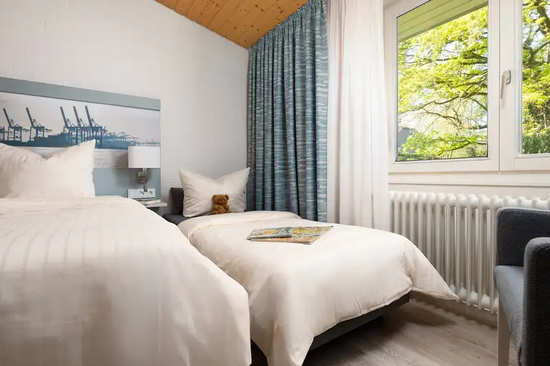 Zimmer mit zwei Einzelbetten